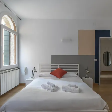 Lively - 3 Bedrooms 2 Steps From Campo San Lio Apartament Wenecja