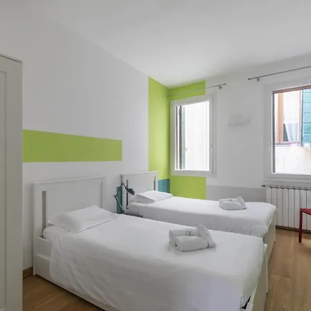 Lively - 3 Bedrooms 2 Steps From Campo San Lio Apartament Wenecja